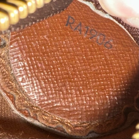 Louis Vuitton Vintage Monogram Golf Ball Holder Men Women - Picture 5 of 11